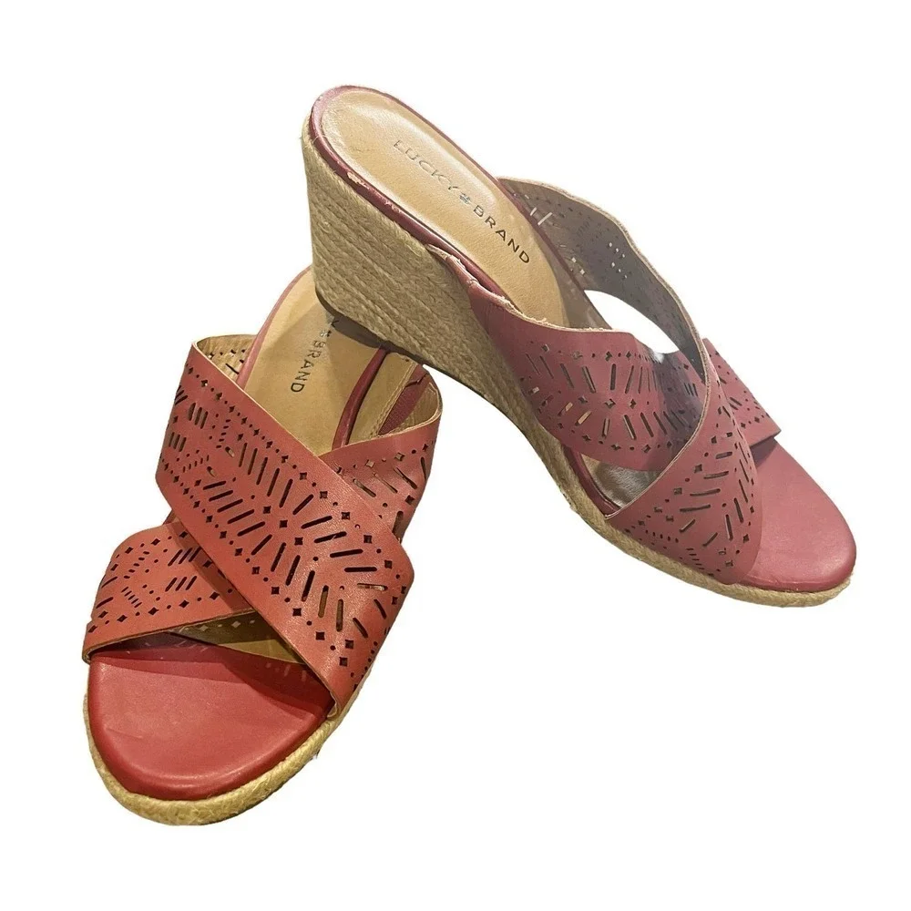 Lucky Brand NWOB Keela Rosewood Open Toe Leather Slip On Wedge Sandals Size 9.5